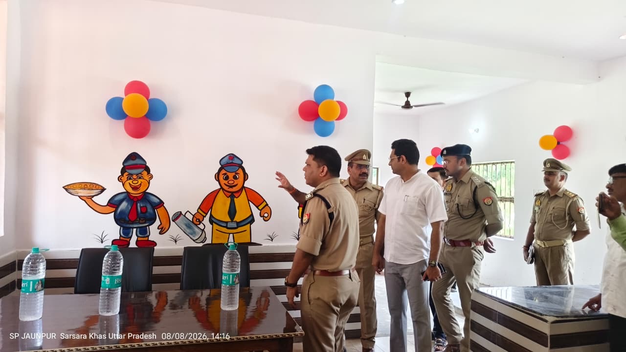 जौनपुर :जिलाधिकारी एवं वरिष्ठ पुलिस अधीक्षक के द्वारा थाना बरसठी का निरीक्षण एवं नवनिर्मित भोजनालय का किया गया उद्घाटन