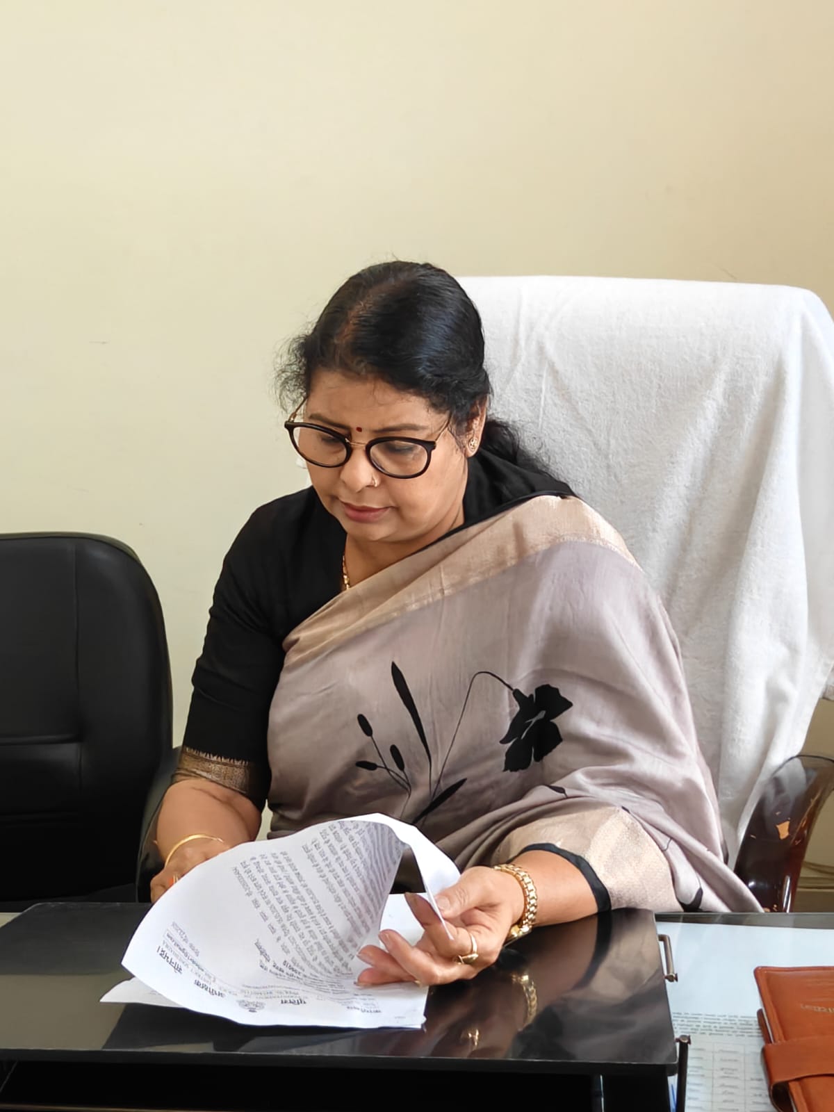 कासगंज : सदस्य राज्य महिला आयोग  की अध्यक्षता में तहसील सभागार कासगंज में महिला जनसुनवाई कार्यक्रम का आयोजन