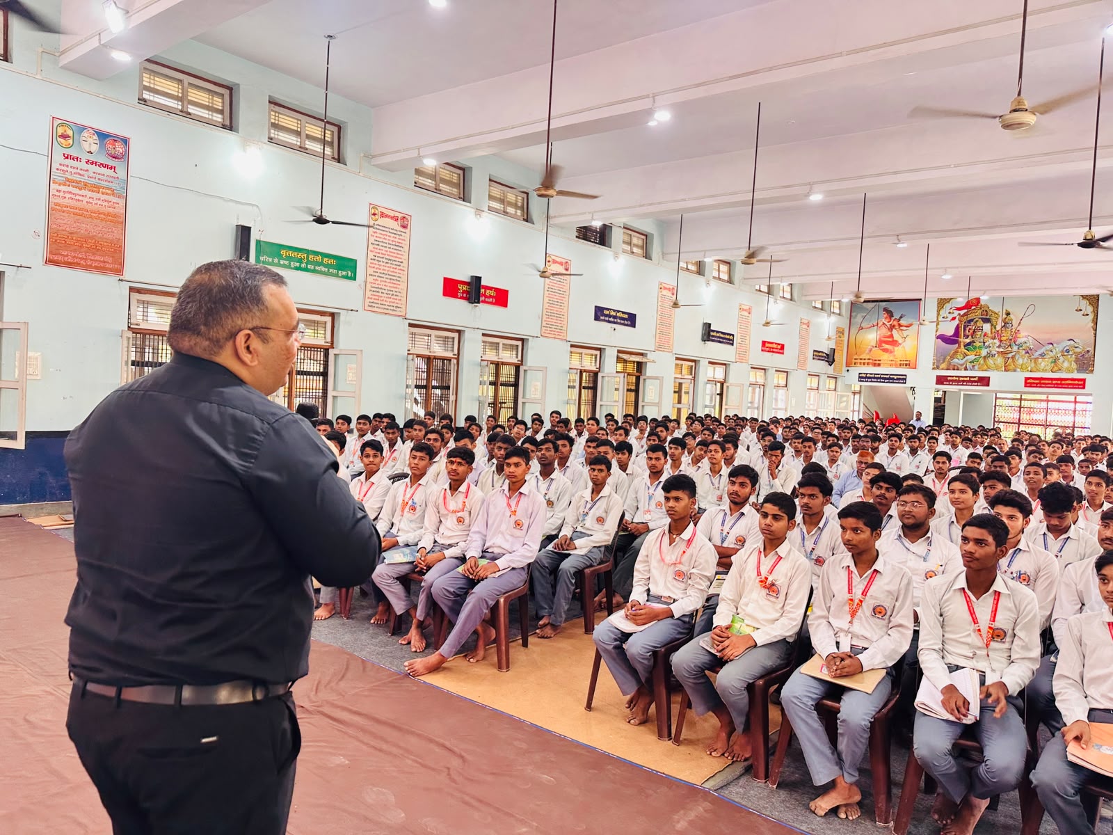कासगंज जिला अधिकारि के अध्यक्षता में विद्यार्थियों के संवाद मार्गदर्शन एवं अनुप्रेरित कार्यक्रम का आयोजन