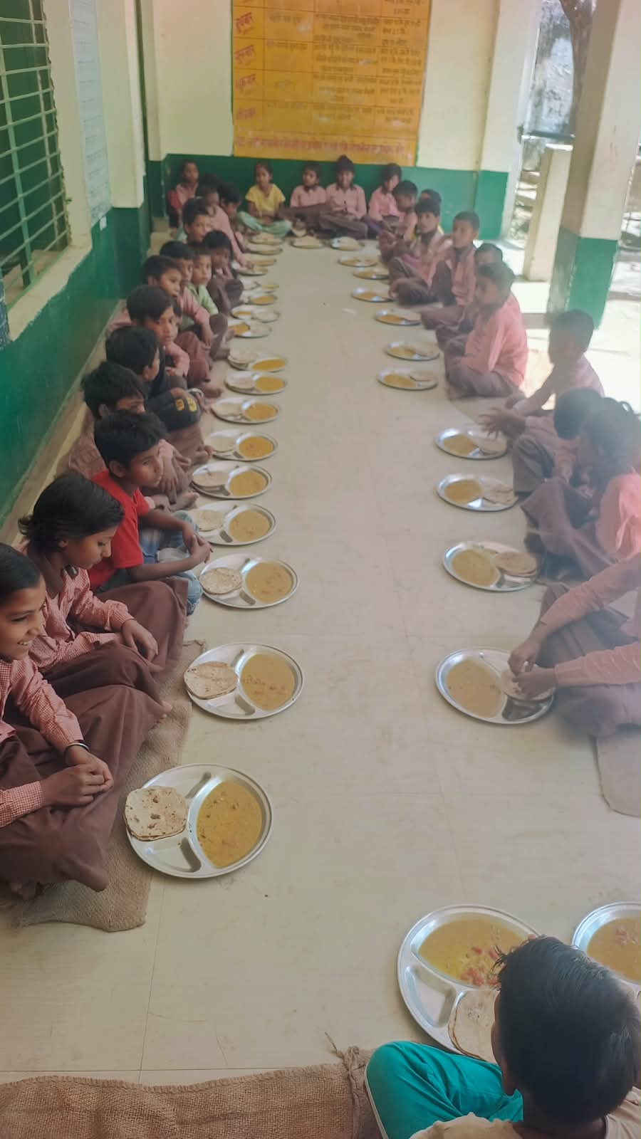 कासगंज जनपद के 35विद्यालयों में व्यवस्थाएं मिली दुरुस्त मिड डे मील मिला संतोषजनक