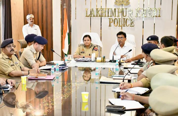 लखीमपुर खीरी : डीएम एसपी ने कांवड़ यात्रा की सुरक्षा व्यवस्था के दृष्टिगत पुलिस लाइन सभागार में समीक्षा गोष्ठी का किया आयोजन