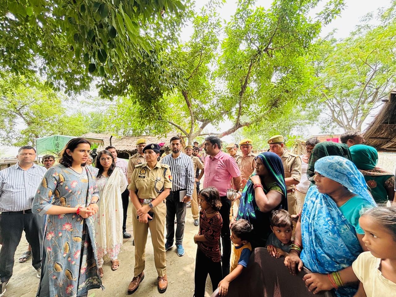 फर्रुखाबाद:बाढ़ प्रभावितों को हरसंभव राहत देना प्रशासन की सर्वोच्च प्राथमिकता- डीएम डॉ.अंकुर लाठर