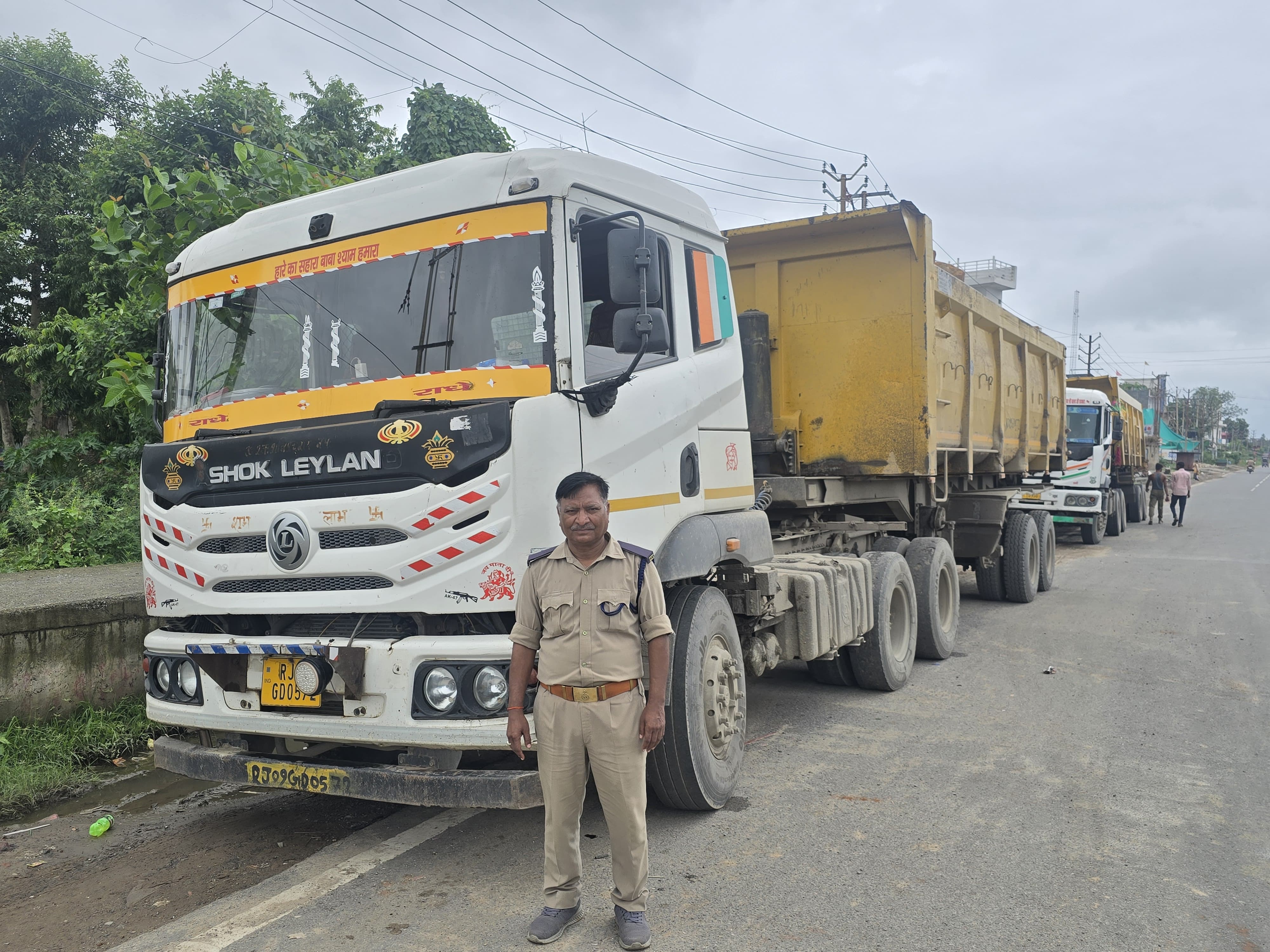 फर्रुखाबाद में परिवहन विभाग की बड़ी कार्रवाई: 10 वाहन सीज, 2.38 लाख रुपये का जुर्माना, 11.93 करोड़ का कर बकाया