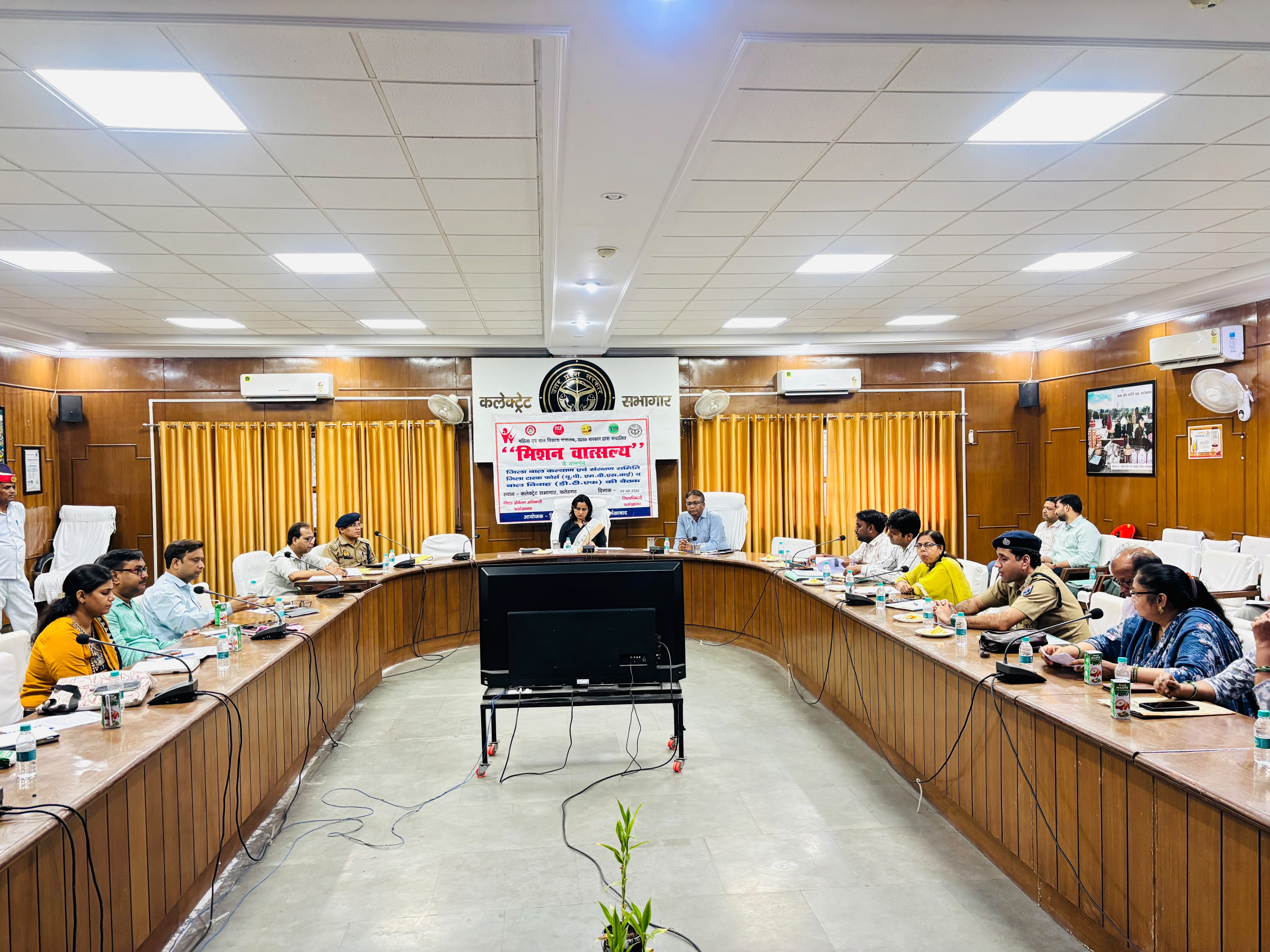 फर्रुखाबाद:बाल श्रम और बाल विवाह रोकने को सख्ती, डीएम ने दिए अभियान तेज करने के निर्देश