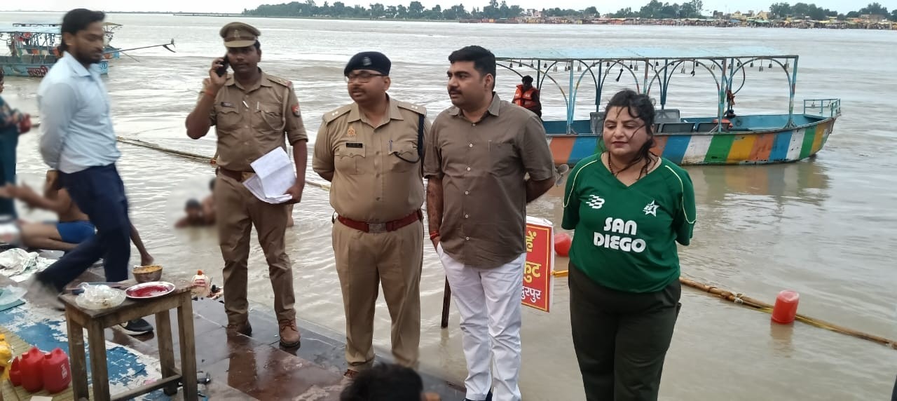 फर्रुखाबाद:श्रावण मास के द्वितीय सोमवार को लेकर प्रशासन अलर्ट, एडीएम व एएसपी ने पांचालघाट का किया निरीक्षण