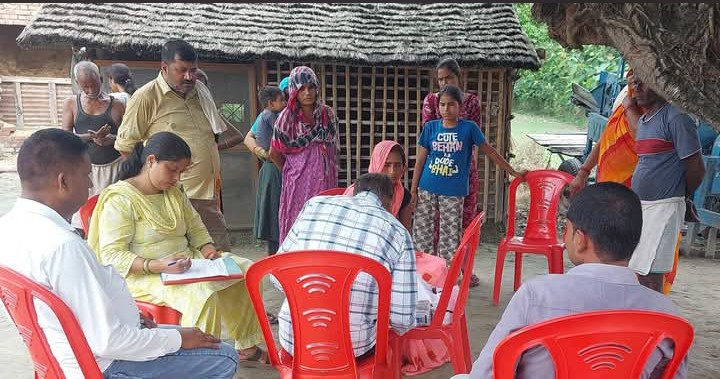 लखीमपुर खीरी : डेंगू व जेई की सूचना पर गांवों में चला सर्विलांस अभियान
