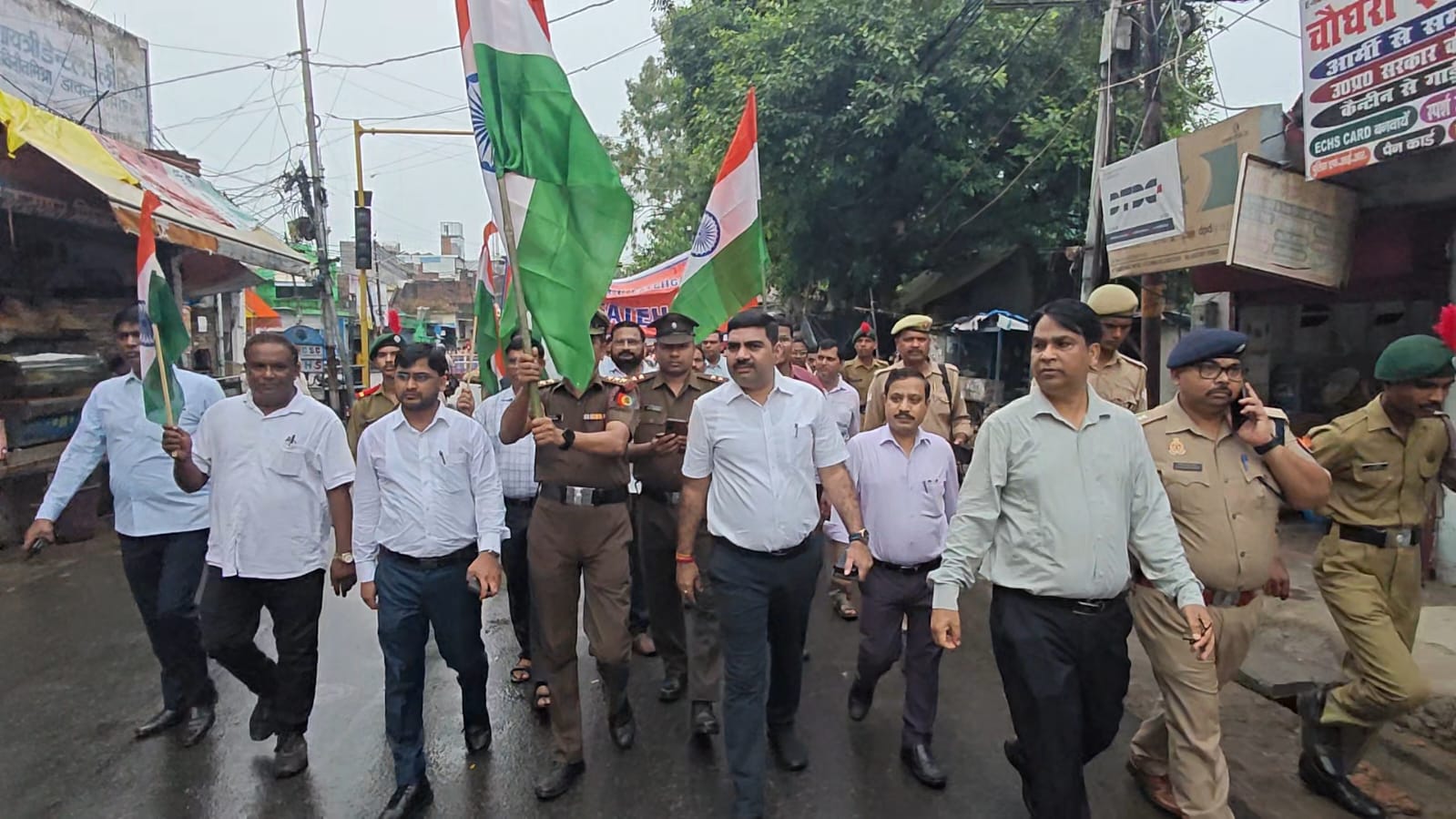 फर्रुखाबाद:जनपद स्तरीय तिरंगा यात्रा में उमड़ा देशभक्ति का उत्साह, भारत माता के जयकारों से गूंजा फतेहगढ़
