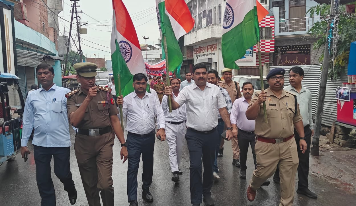 फर्रुखाबाद:विभीषिका दिवस पर निकली भव्य ‘हर घर तिरंगा यात्रा’, देशभक्ति के नारों से गूंजा फतेहगढ़