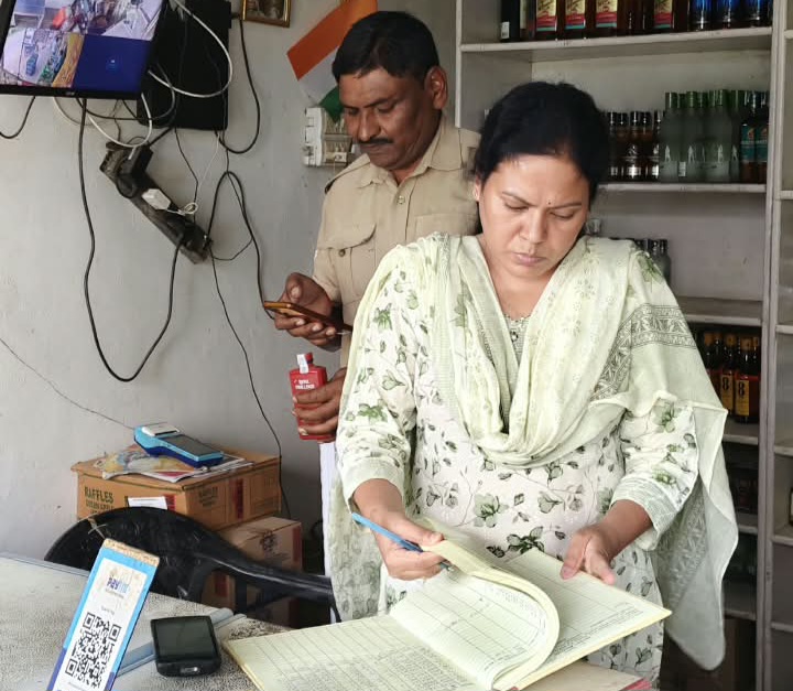 फर्रुखाबाद:अवैध मदिरा के खिलाफ आबकारी विभाग का अभियान तेज, दुकानों का औचक निरीक्षण
