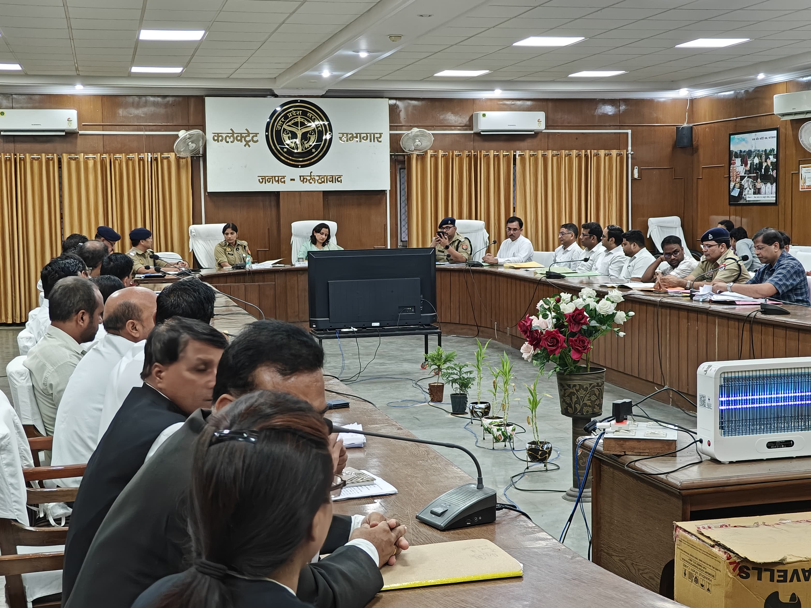 फर्रुखाबाद में नशे के खिलाफ प्रशासन सख्त, स्कूल-कॉलेजों में चलाया जाएगा जागरूकता अभियान
