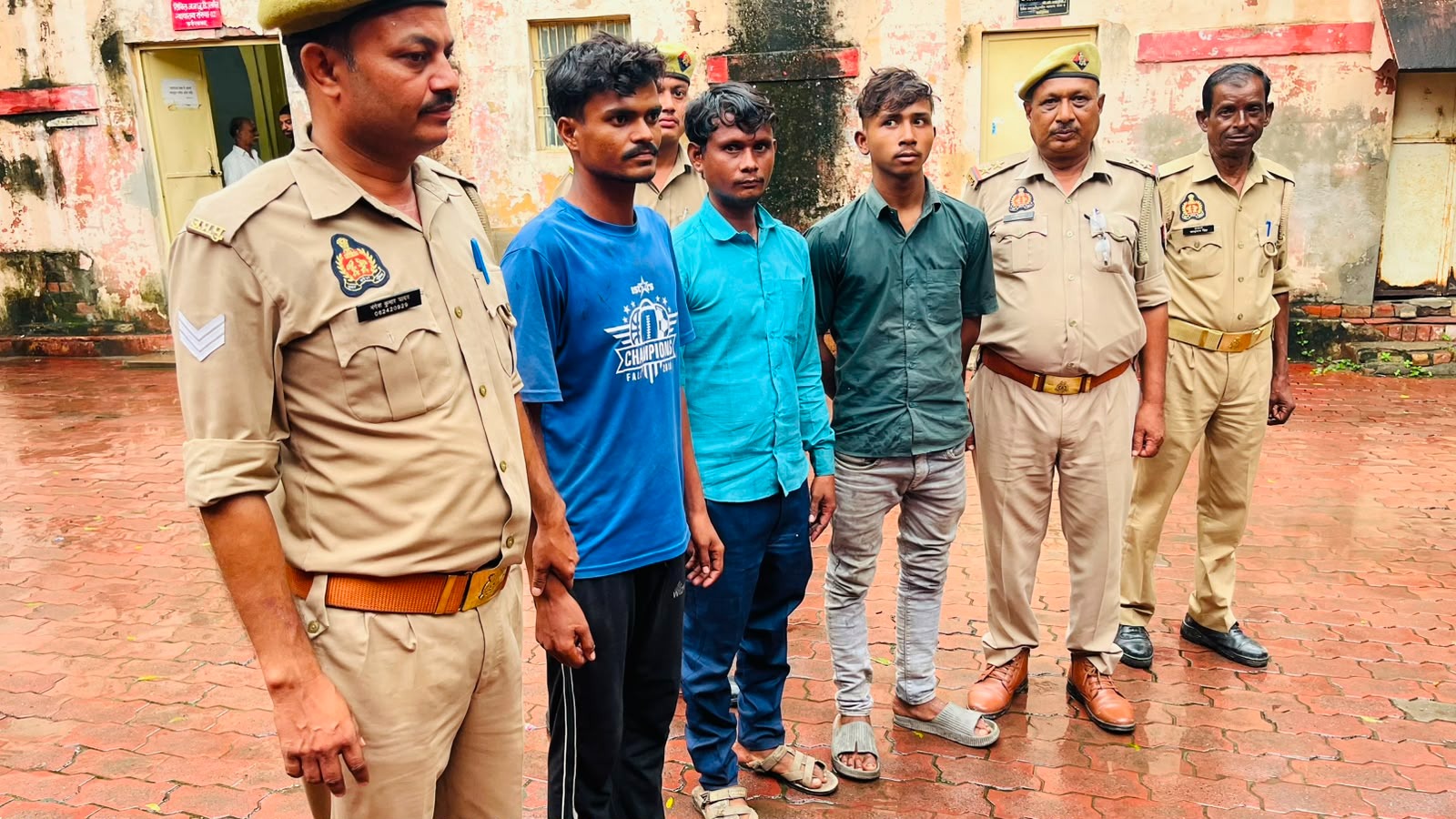 फर्रुखाबाद:बकरा चोरी का पुलिस ने किया सफल अनावरण, तीन अभियुक्त गिरफ्तार; दो बकरे व टेम्पो बरामद