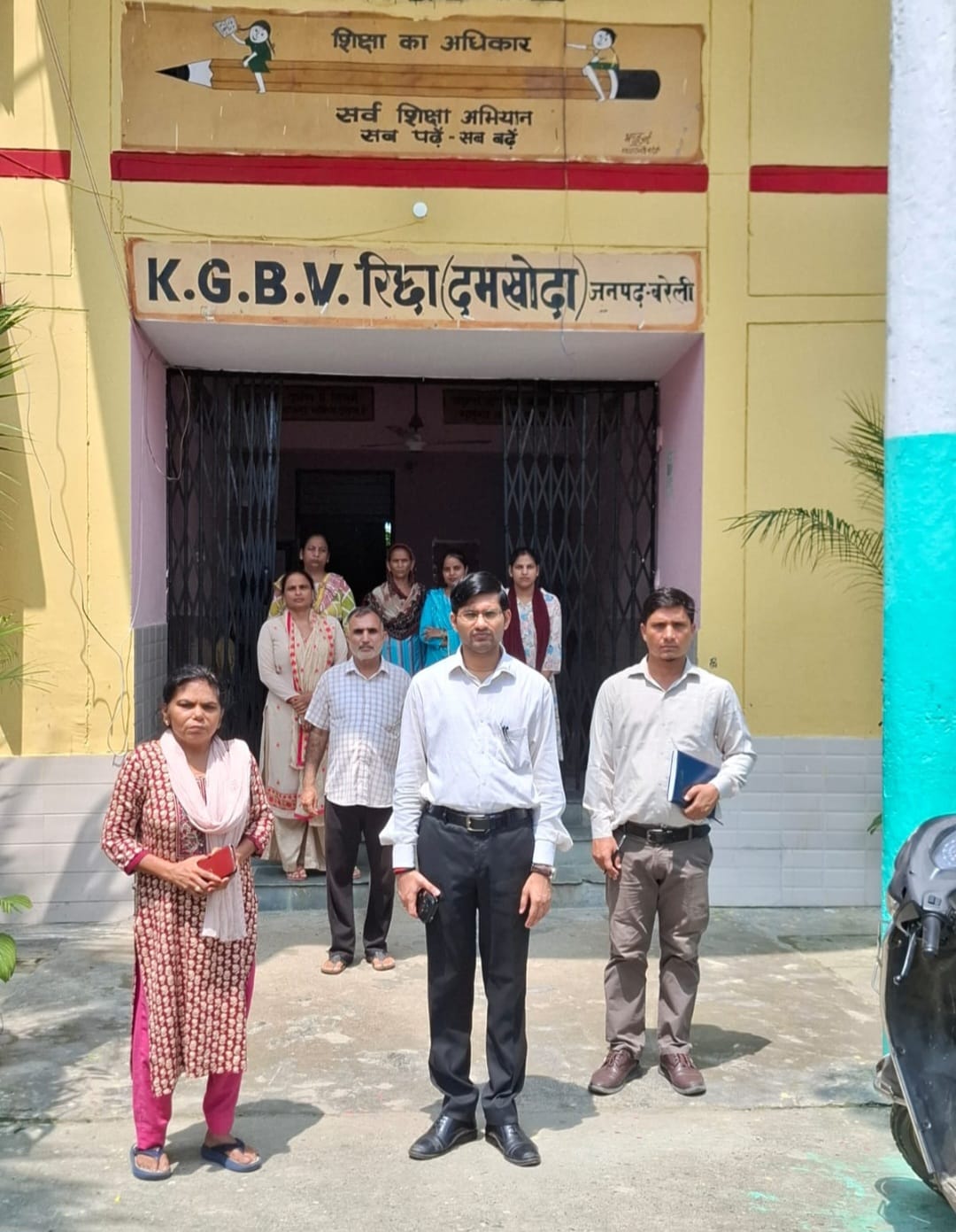 बरेली/जिलाधिकारी के निर्देशों के क्रम में कस्तूरबा गांधी आवासीय बालिका औचक निरीक्षण
