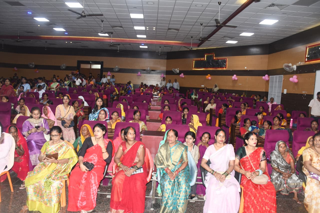 प्रयागराज : 60 वर्ष से अधिक आयु की महिलाओं के लिए निःशुल्क बस यात्रा की सुविधा प्रदान करने वाली लोकमाता अहिल्या बाई मातृशक्ति यात्रा योजना का हुआ शुभारम्भ