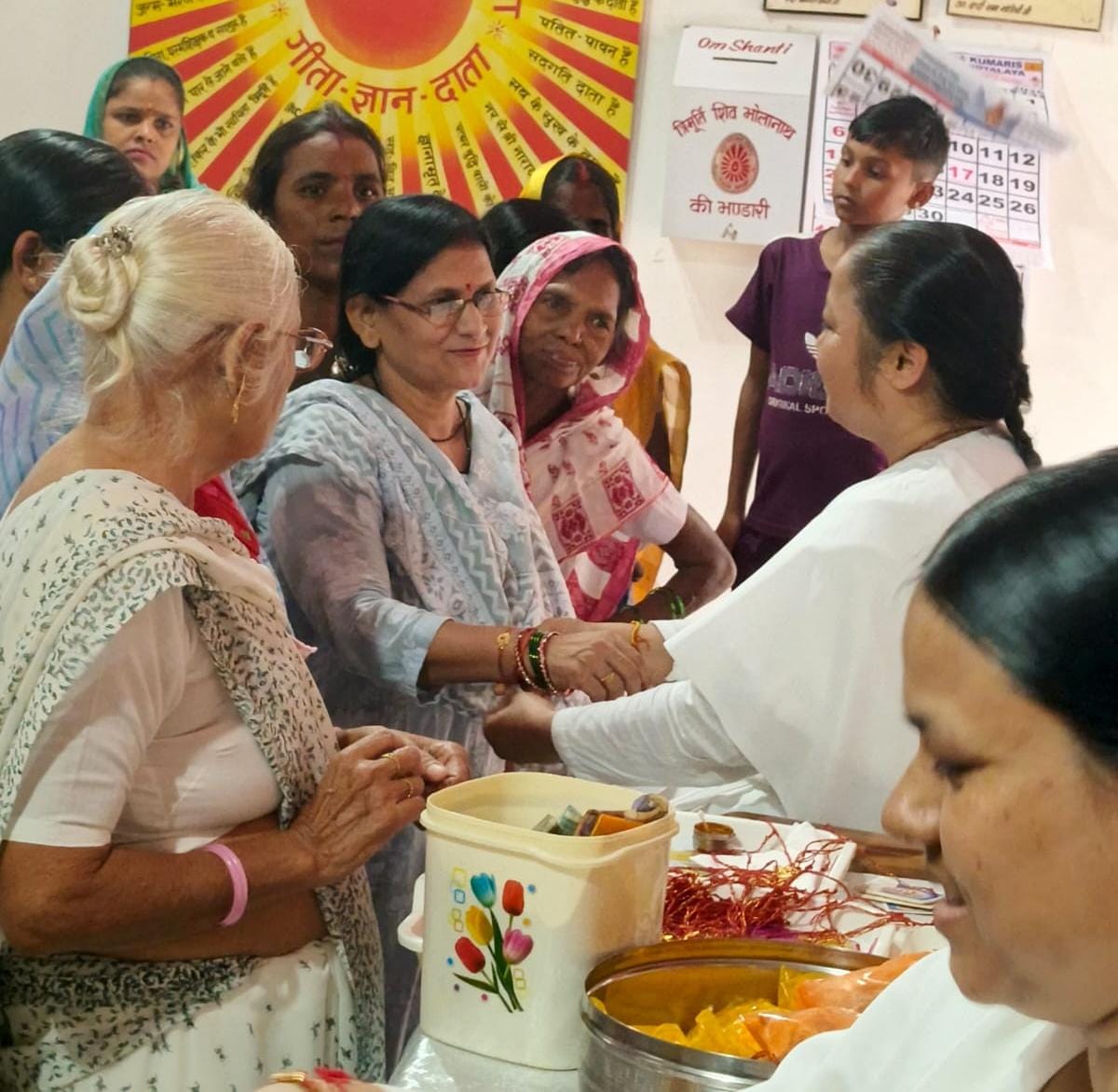 बरेली/आंवला सेंटर पर रक्षाबंधन पर्व मनाया गया, आध्यात्मिक वातावरण में भाई-बहनों ने लिया सहभागिता।