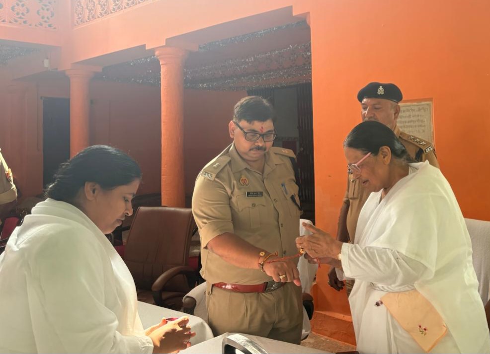 फर्रुखाबाद:रक्षाबंधन पर फतेहगढ़ पुलिस लाइन में दिखी विश्वास और आत्मीयता की मिसाल