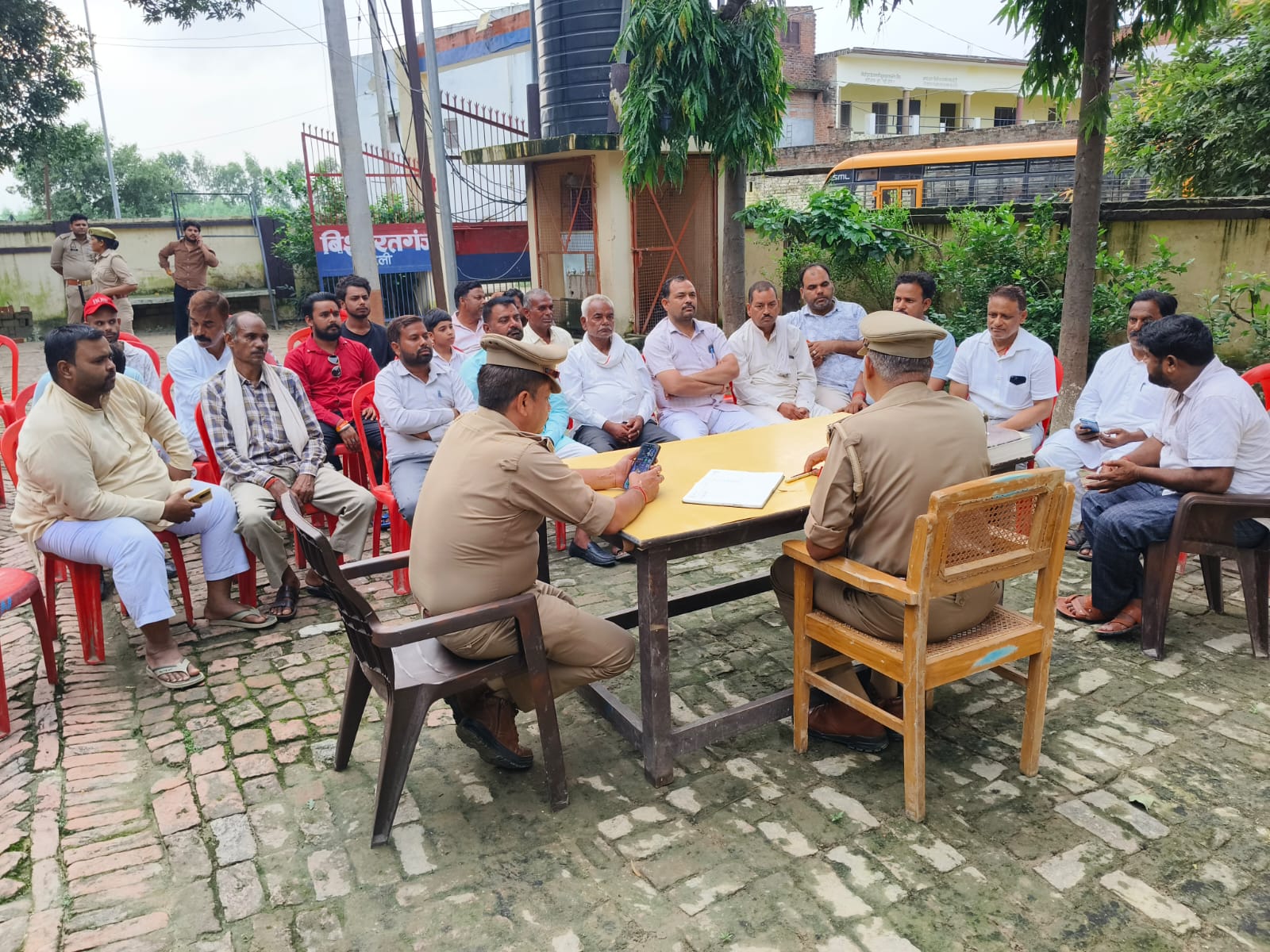 बरेली: कृष्ण जन्माष्टमी को लेकर बिशारतगंज थाने में पीस कमेटी की बैठक।
