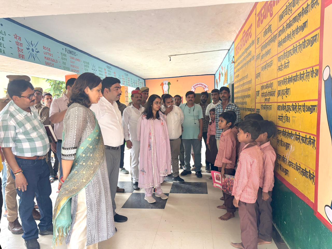 फर्रुखाबाद: डीएम डॉ.अंकुर लाठर ने प्रा.वि. महोलिया का किया औचक निरीक्षण, व्यवस्थाओं में मिली खामियों पर जताई नाराजगी