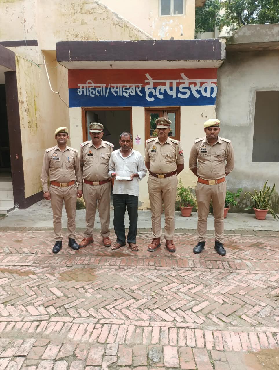 बरेली : अवैध तमंचे और कारतूस के साथ शातिर अपराधी गिरफ्तार, भेजा जेल