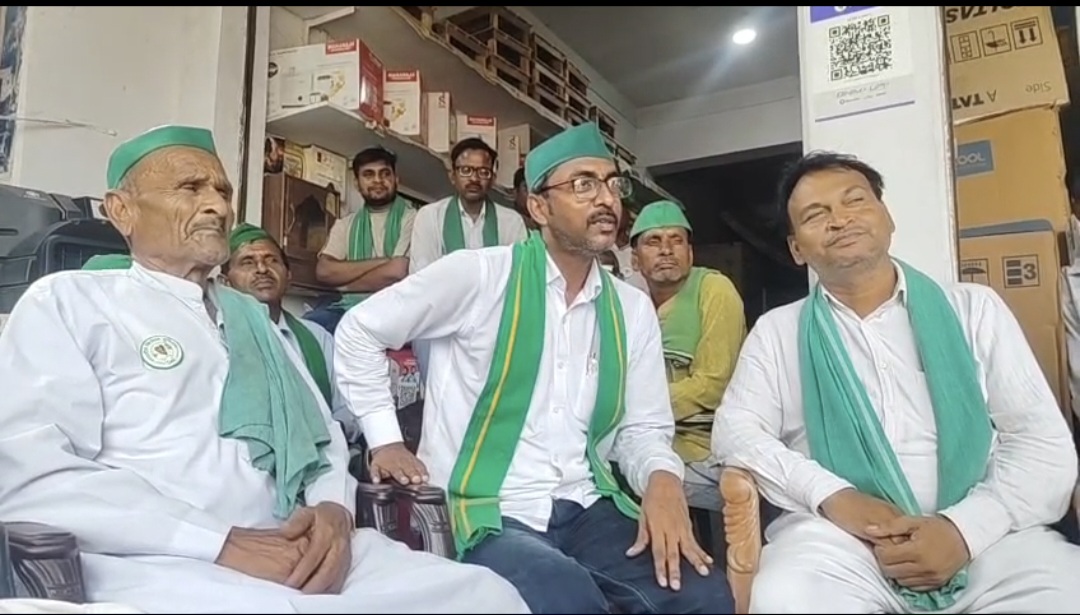 फर्रुखाबाद:बराकेशव के किसान नहीं चाहते चकबंदी, फसल रौंदकर नापजोख पर भड़का आक्रोश