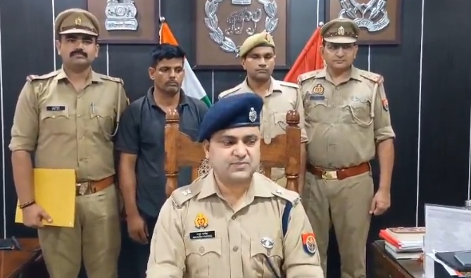 बरेली : फर्जी सेना दस्तावेजों से अग्निवीर अभ्यर्थियों से ठगी।अग्निवीर भर्ती के नाम पर ठगी करने वाला जालसाज गिरफ्तार, फर्जी मोहर और कॉल-अप लेटर बरामद।
