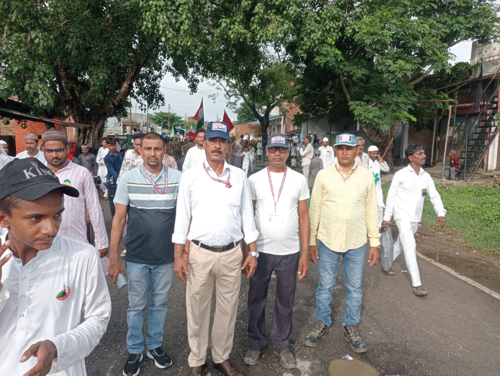 प्रयागराज:भारतगंज में बारा वफात पर सोना शाह दरगाह से पहाड़ी पर स्थित मस्तान बाबा तक निकला भव्य जुलूस