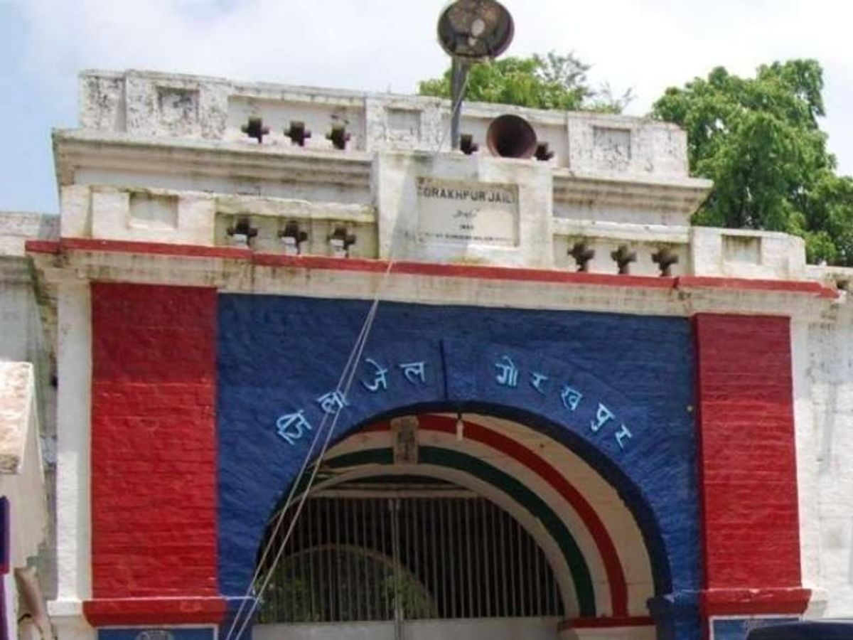 गोरखपुर जेल से फरारी पर बड़ा सवाल! निलंबित जेलर ने खोली जांच की पोल