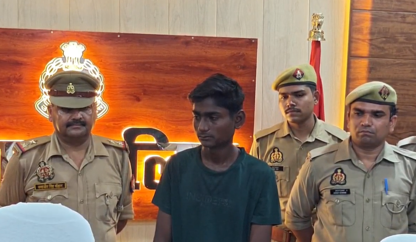 उन्नाव : महिला से पर्स छीनने वाला लुटेरा गिरफ्तार सीसीटीवी औऱ तकनीकी साक्ष्यों से मिली सफलता आरोपी का आपराधिक रिकार्ड भी सामने आया
