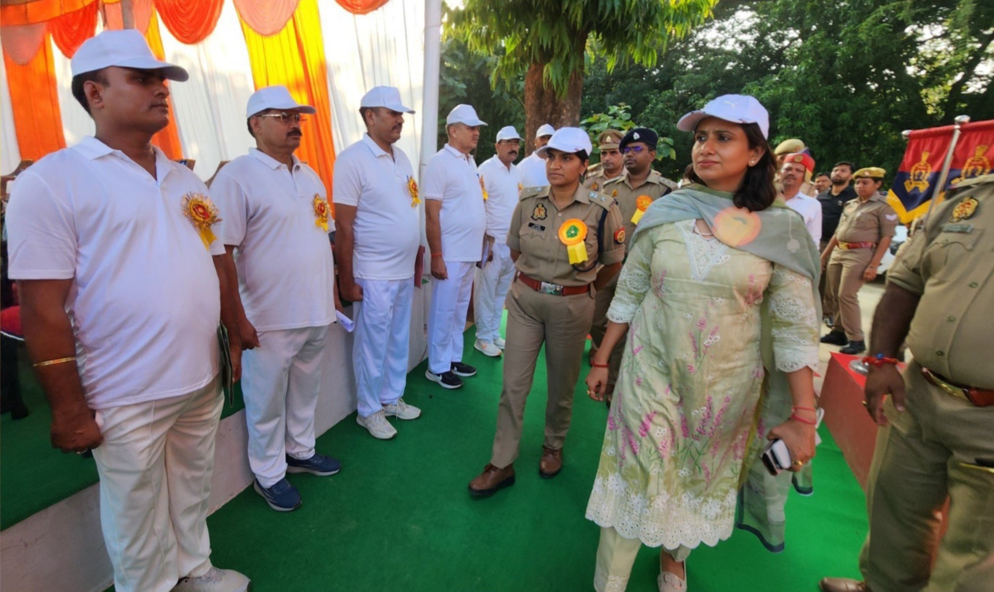 फर्रुखाबाद: DM और SP ने 30वीं अन्तरजनपदीय एथलेटिक्स कलस्टर प्रतियोगिता का किया शुभारंभ, खिलाड़ियों को दीं शुभकामनाएं