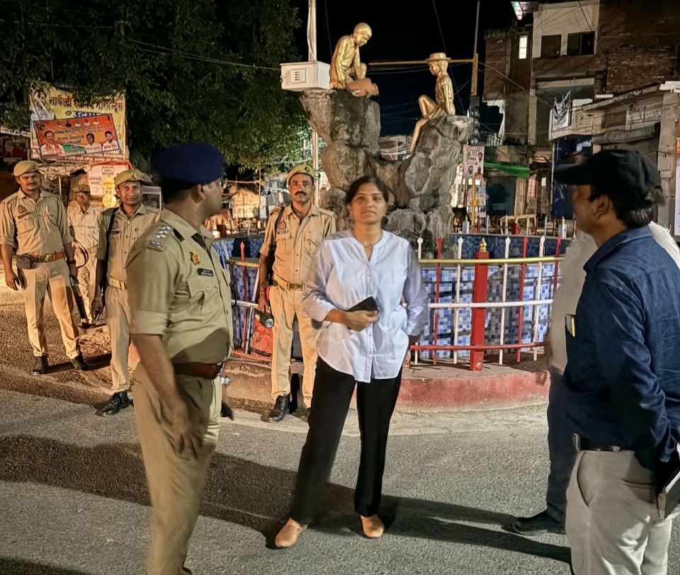 फर्रुखाबाद:एसपी आरती सिंह ने शहर में किया औचक भ्रमण, सुरक्षा व्यवस्था का लिया जायजा