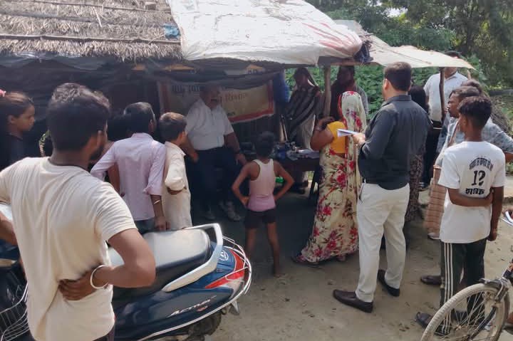 लखीमपुर खीरी : सीएमओ ने सीएचसी सहित दो बाढ़ राहत चौकियों का किया निरीक्षण, ग्रामीणों ने स्वास्थ्य सुविधाओं पर जताया संतोष 