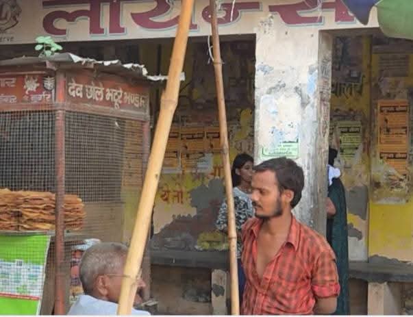 फर्रुखाबाद:कायमगंज नगर पालिका की अनदेखी, यात्री प्रतीक्षालय पर अतिक्रमणकारियों का कब्जा! 