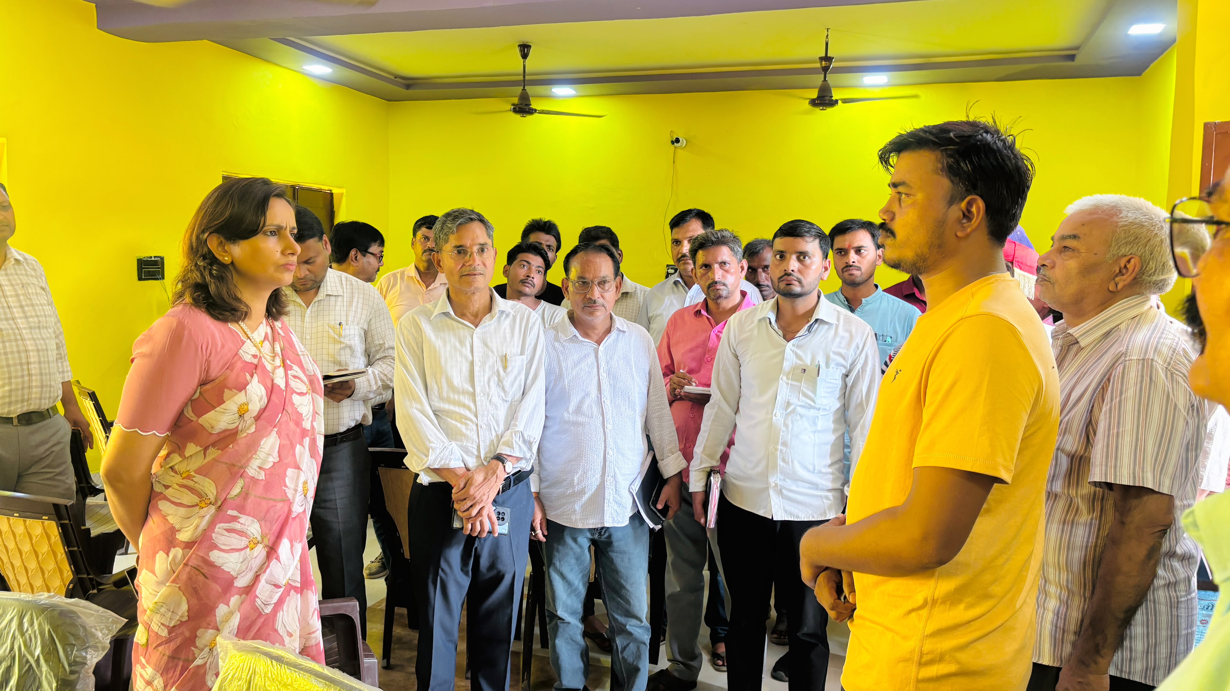 फर्रुखाबाद:डीएम अंकुर लाठर का औचक निरीक्षण, खंडौली गौशाला में व्यवस्थाओं में सुधार के दिए निर्देश