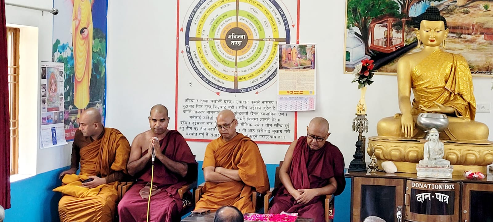 फर्रुखाबाद अशोकाराम राजघाट में जिले की टीम ने भिक्खु संघ को कराया भोजनदान