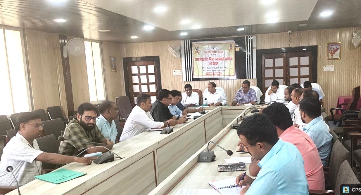 जौनपुर :उत्तर प्रदेश रोजगार मिशन के अन्तर्गत जिला कार्यकारी समिति की बैठक विकास भवन सभागार में मुख्य विकास अधिकारी ध्रुव खाड़िया की उपस्थिति में हुई सम्पन्न 