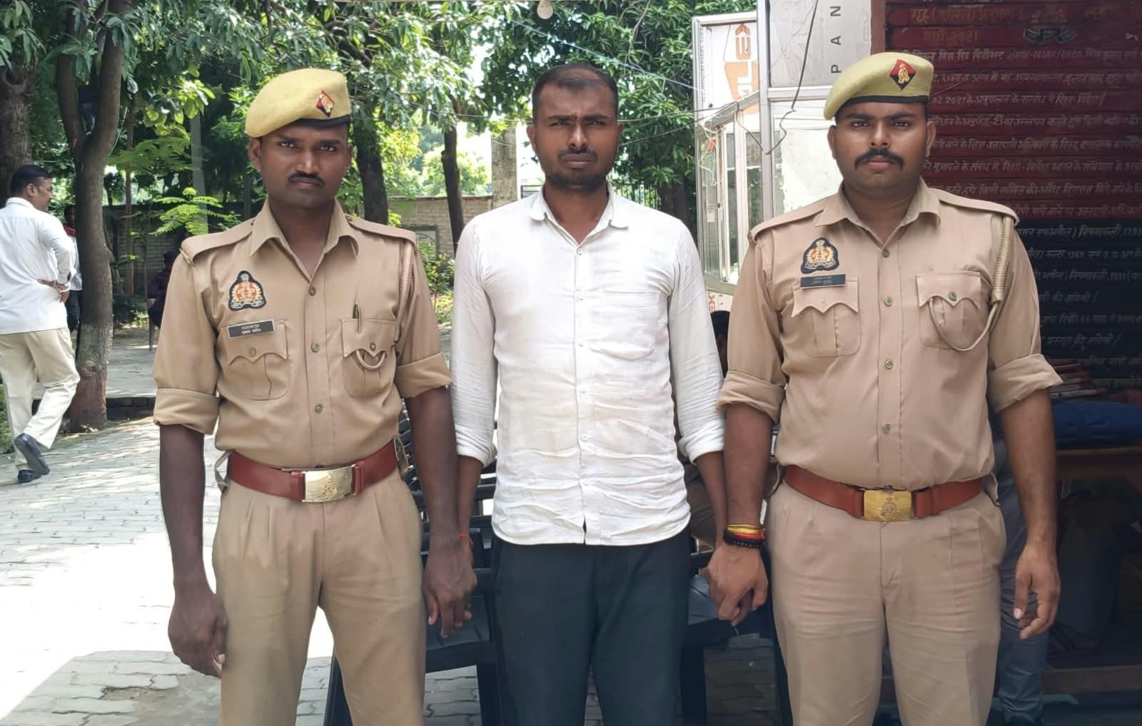 जनपद प्रयागराज पुलिस की प्रभावी कार्यवाही सुसंगत धाराओं में वांछित एक अभियुक्त गिरफ्तार 