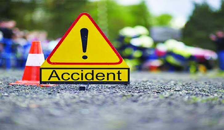 सड़क दुर्घटना में पत्रकार का भांजा की मौत, शिक्षिका घायल
