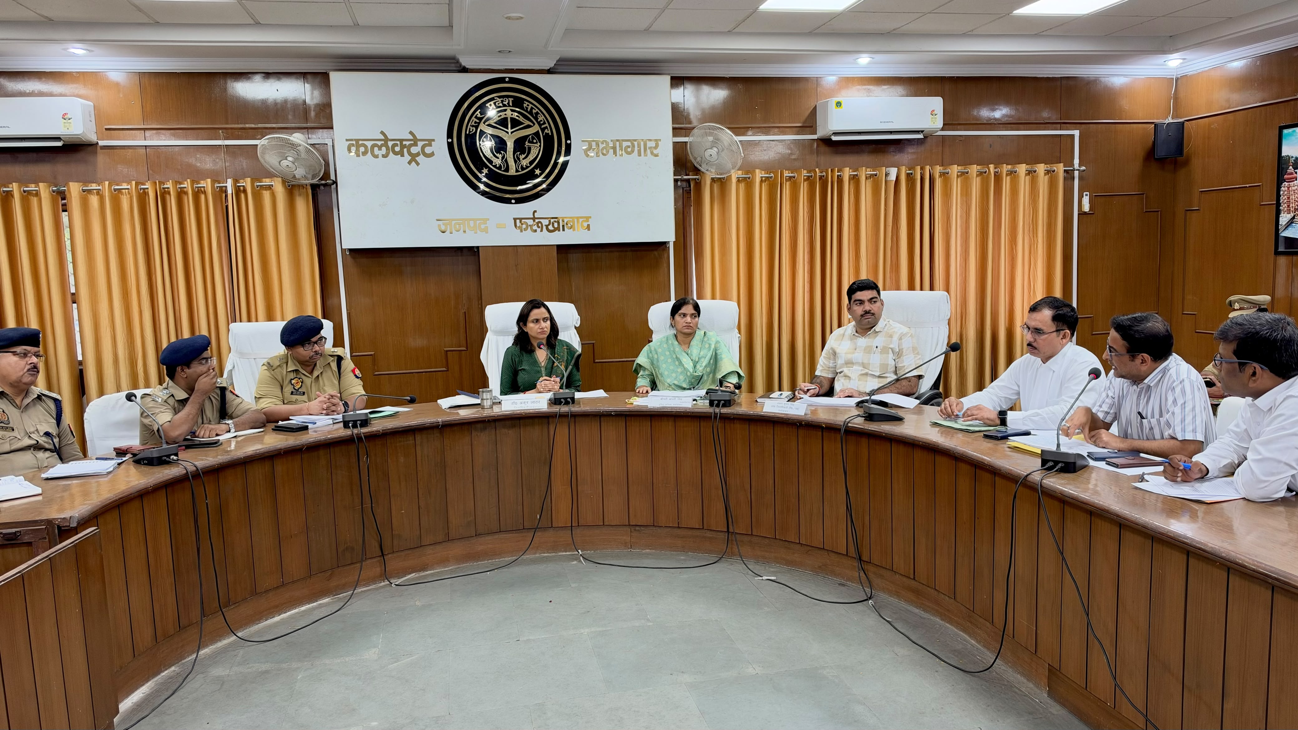 फर्रुखाबाद:नशे के विरुद्ध प्रशासन सख्त, जिलाधिकारी डॉ. अंकुर लाठर ने दिए प्रभावी कार्रवाई के निर्देश