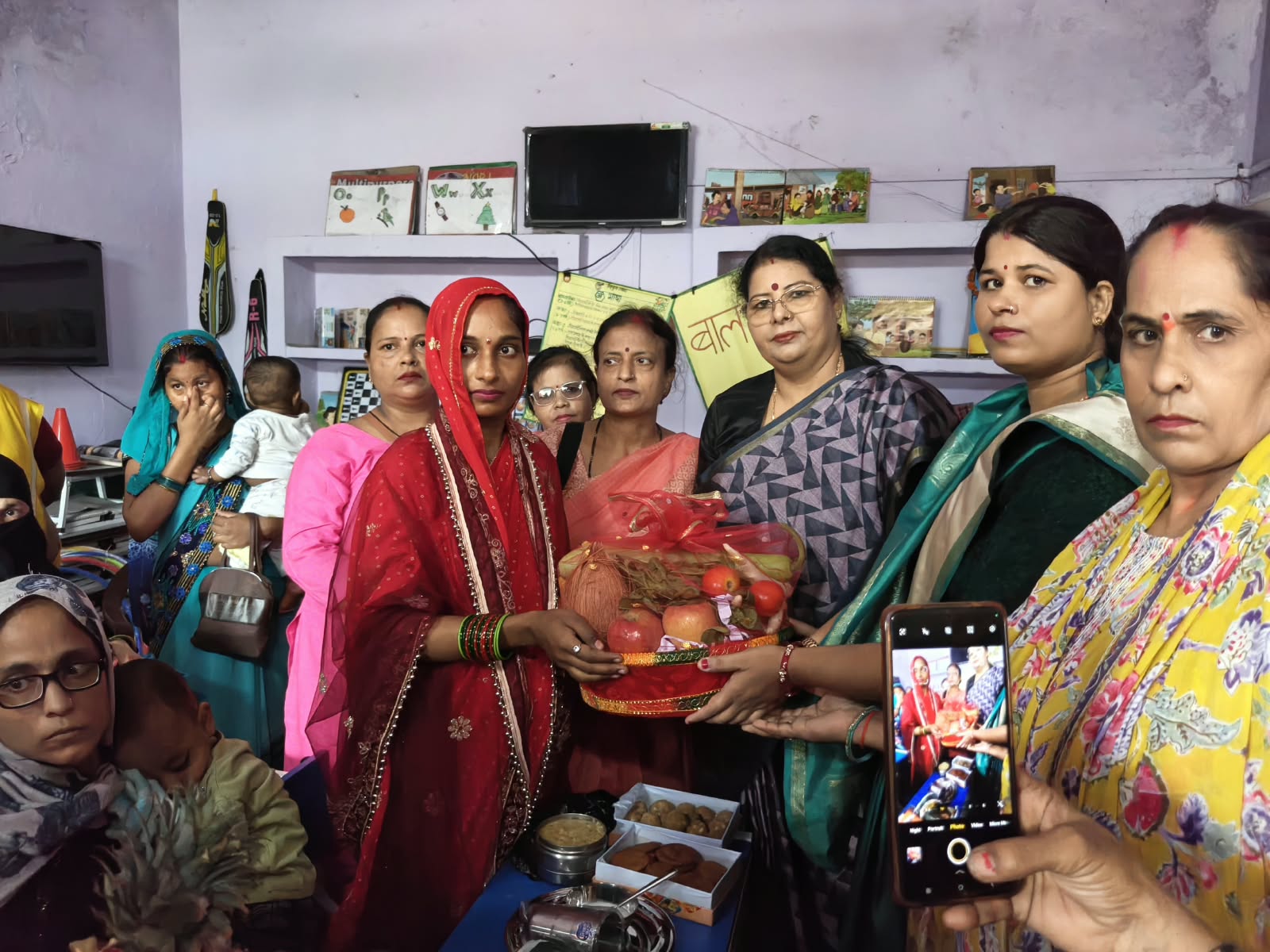 कासगंज :-कासगंज में महिला एवं बाल विकास विभाग (उत्तर प्रदेश सरकार) द्वारा आयोजित ‘आंगन मिलन’ कार्यक्रम से संबंधित है