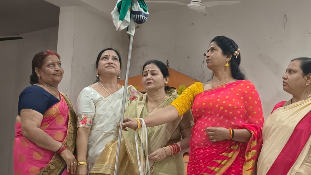 फर्रुखाबाद:वन्दे मातरम् के 150वें वर्ष पर सरस्वती बालिका विद्या मंदिर में हुआ सामूहिक गायन