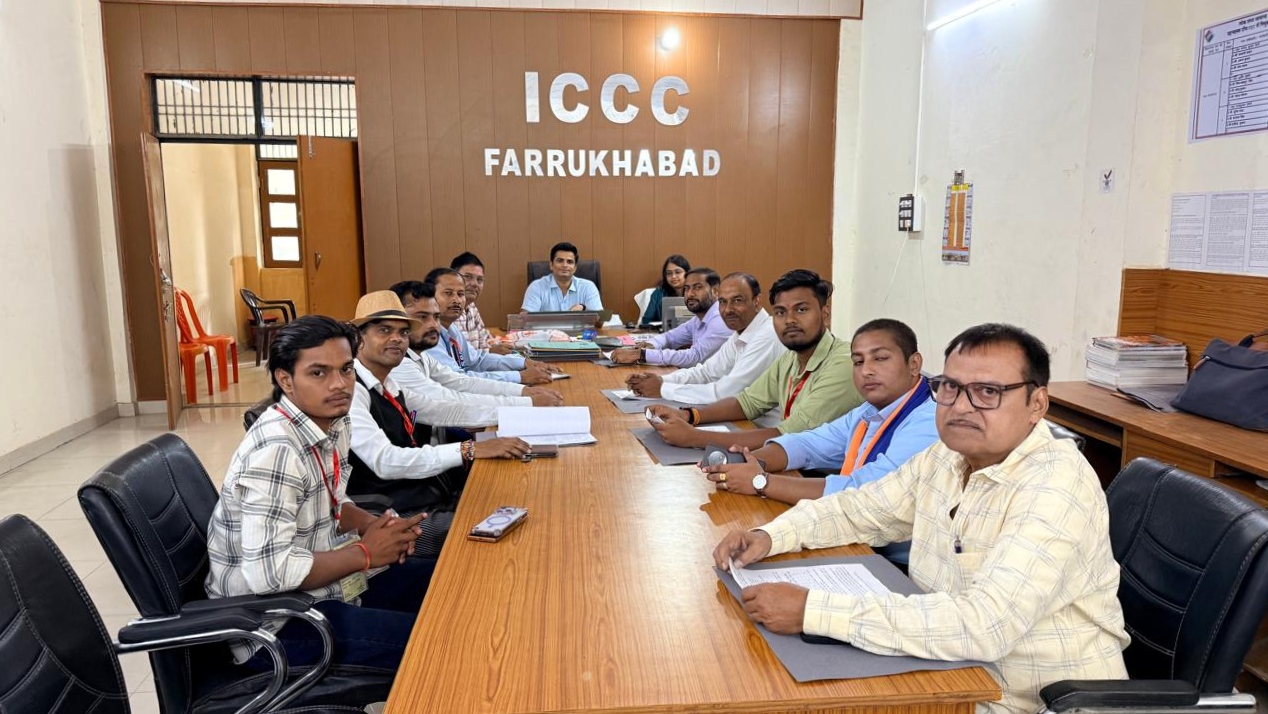 फर्रुखाबाद:आगरा खण्ड स्नातक एवं शिक्षक निर्वाचन क्षेत्र के मतदेय स्थलों को लेकर राजनीतिक दलों के प्रतिनिधियों के साथ बैठक