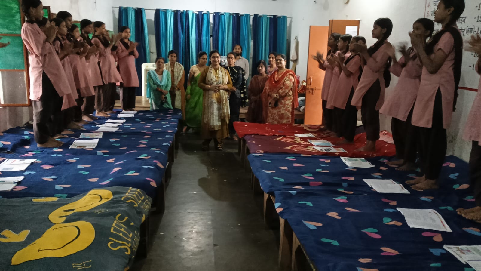 प्रयागराज : अपर जिलाधिकारी प्रशासन ने कस्तूरबा गाँधी आवासीय बालिका विद्यालय मुंगारी का किया औचक निरीक्षण, दिए आवश्यक निर्देश