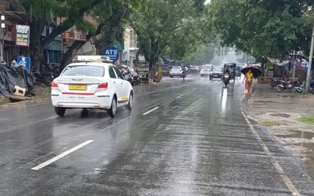 फर्रुखाबाद में भारी बारिश और वज्रपात का अलर्ट, प्रशासन ने जारी की एडवाइजरी