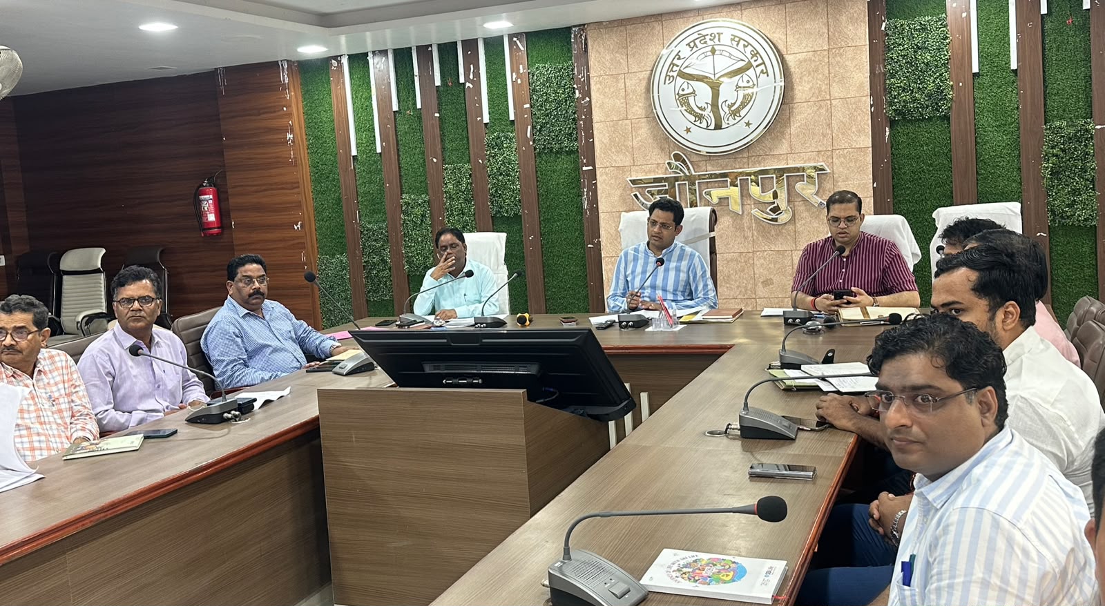 जौनपुर :जिला स्वास्थ्य समिति की बैठक में स्वास्थ्य सेवाओं की समीक्षा, डीएम ने दिए आवश्यक दिशा-निर्देश