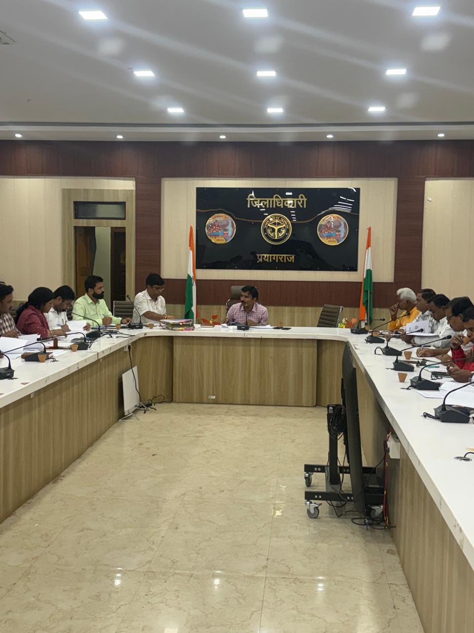 प्रयागराज : अपर जिलाधिकारी नगर ने अधिशासी अधिकारी नगर पंचायतों तथा जनप्रतिनिधियों के साथ कार्यों के प्रगति की समीक्षा करते हुए अधिशासी अधिकारी नगर पंचायतों को दिए आवश्यक दिशा-निर्देश*