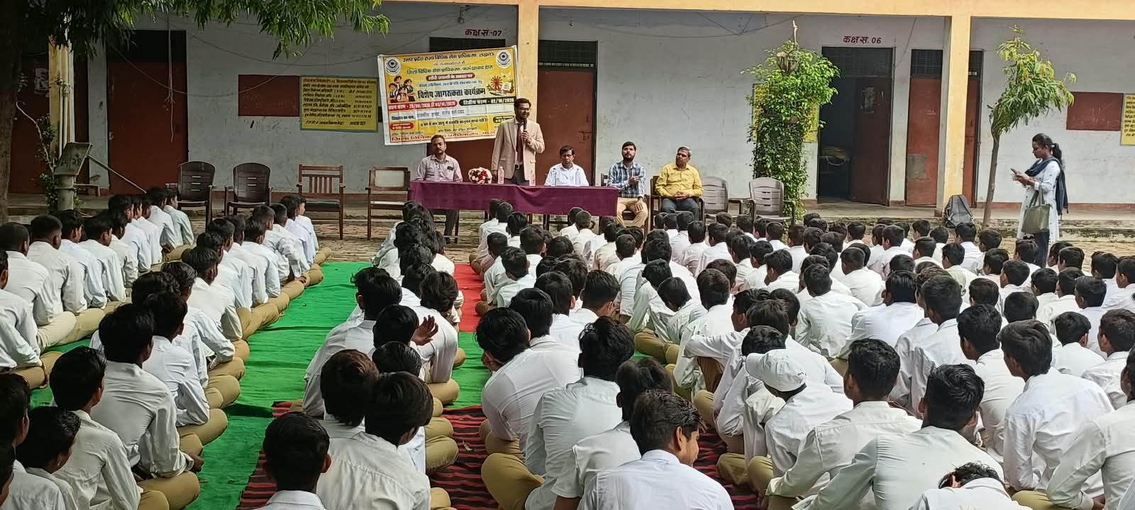 फर्रुखाबाद में पोक्सो जागरूकता अभियान: न्यायिक अधिकारियों ने 2,386 छात्र-छात्राओं को बाल सुरक्षा कानूनों की दी जानकारी