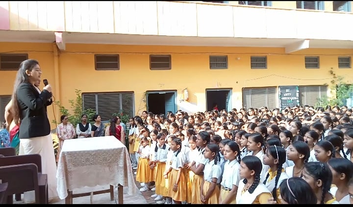 फर्रुखाबाद:नारायण आर्य कन्या पाठशाला में छात्राओं को POCSO अधिनियम के प्रति किया जागरूक