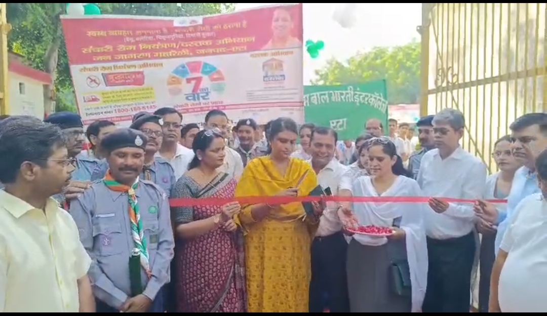 एटा: कलेक्ट्रेट परिसर से संचारी रोग नियंत्रण एवं दस्तक अभियान का शुभारंभ