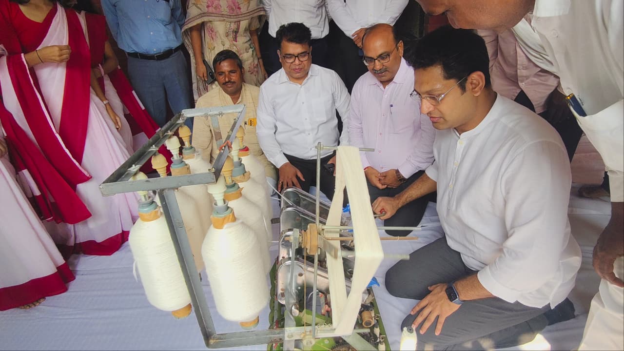 जौनपुर :जनपद में धूमधाम एवं हर्षोल्लास से मनाई गई महात्मा गांधी जी एवं लाल बहादुर शास्त्री जी जयंती