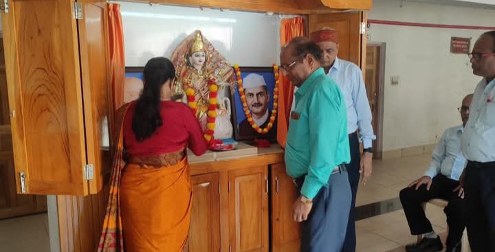 लखीमपुर खीरी : सरस्वती विद्या निकेतन में धूमधाम से मनाई गई बापू और शास्त्री जी की जयंती 