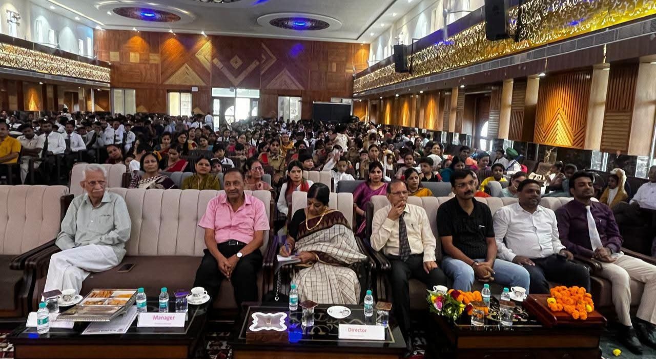फर्रुखाबाद:सीपी विद्या निकेतन कायमगंज में धूमधाम से मनाई गई गांधी जयंती एवं शास्त्री जयंती